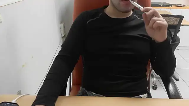 Snapshot of cazzo18cm3 chatting on 12.16.25 cazzo18cm3 online show from 12.16.25