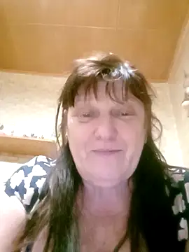 Snapshot of Apeesynka55211 chatting on 11.17.25 Apeesynka55211 online show from 11.17.25