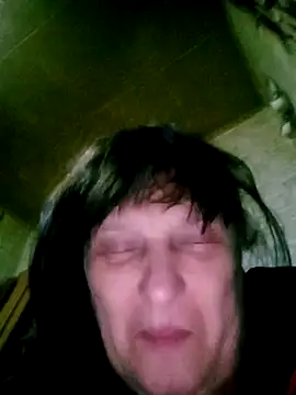 Snapshot of Apeesynka55211 chatting on 11.24.25 Apeesynka55211 online show from 11.24.25