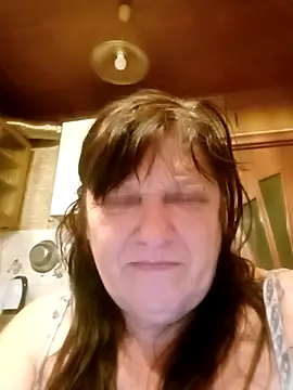 Snapshot of Apeesynka55211 chatting on 12.20.25 Apeesynka55211 online show from 12.20.25