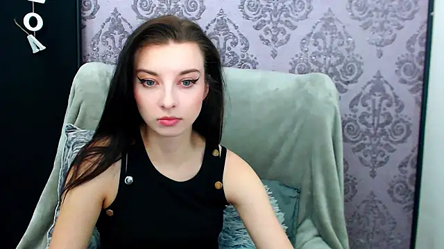 Snapshot of DominantLuna chatting on 05.15.26 DominantLuna online show from 05.15.26