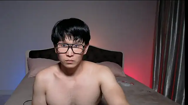 Snapshot of KaiChicken chatting on 10.24.25 KaiChicken online show from 10.24.25