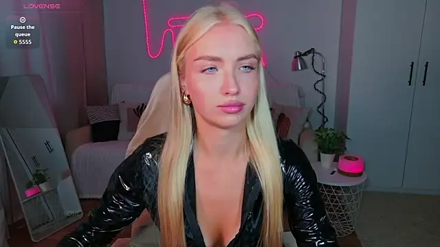 TessaGrays online show from 08.07.26