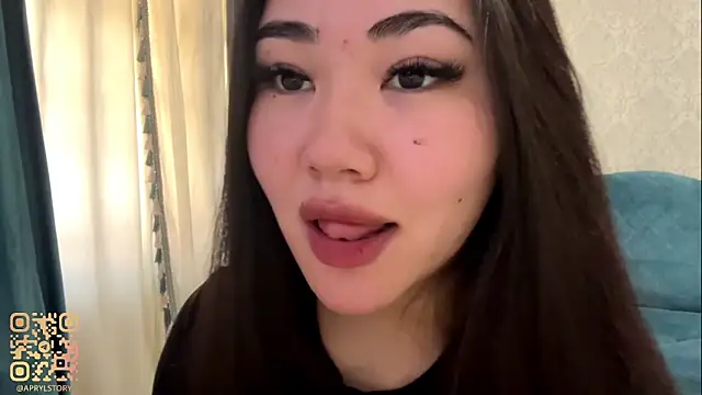 Snapshot of AYPRILPURE chatting on 10.30.25 AYPRILPURE online show from 10.30.25