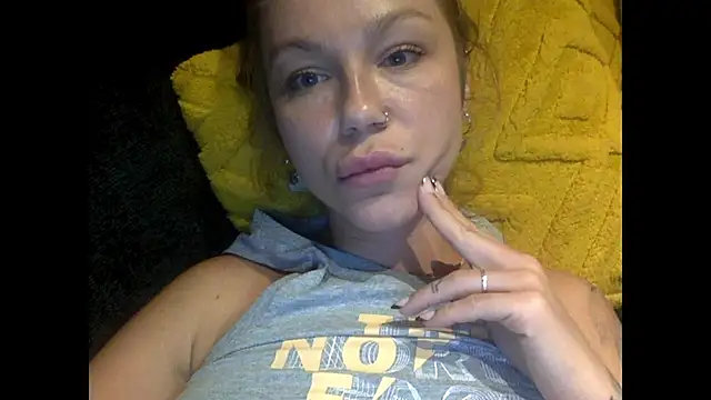 Snapshot of MiraLuna chatting on 10.13.25 MiraLuna online show from 10.13.25