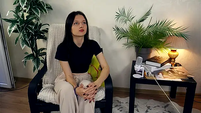 Snapshot of JanellHousen chatting on 10.07.25 JanellHousen online show from 10.07.25