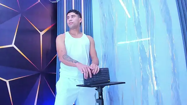 The Boy King online show from 12.13.25