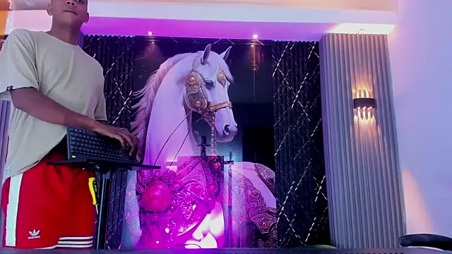 The Boy King online show from 12.18.25