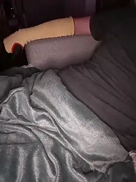 Snapshot of Wuffel69 chatting on 10.14.25 Wuffel69 online show from 10.14.25