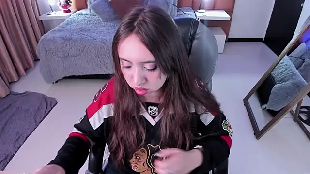 Snapshot of Scarlett__Cooper__ chatting on 12.20.25 Scarlett Cooper online show from 12.20.25