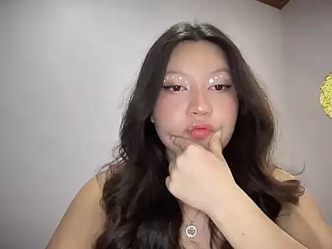 Snapshot of Rachel_James__ chatting on 10.31.25 Rachel James online show from 10.31.25