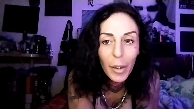 inkdhollow1 online show from 10.07.25