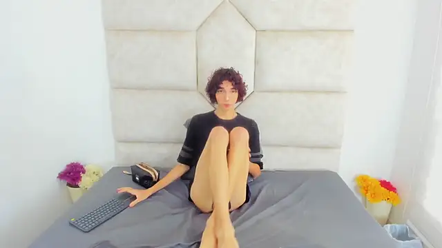 Scaarlett 22  online show from 11.14.25