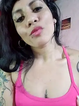 Snapshot of majito30 chatting on 10.20.25 majito30 online show from 10.20.25