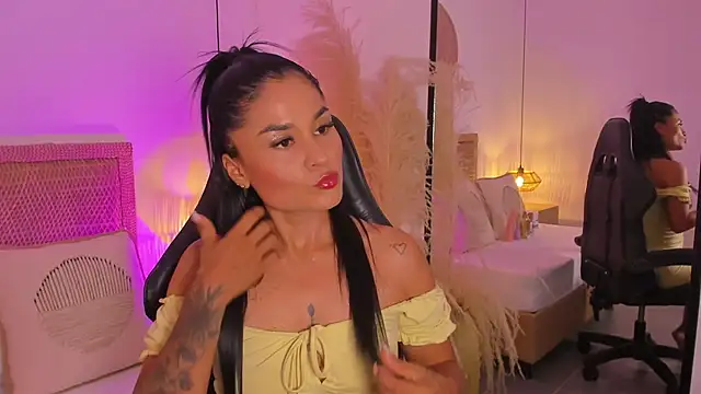 Snapshot of tabata69_ chatting on 10.16.25 tabata69 online show from 10.16.25