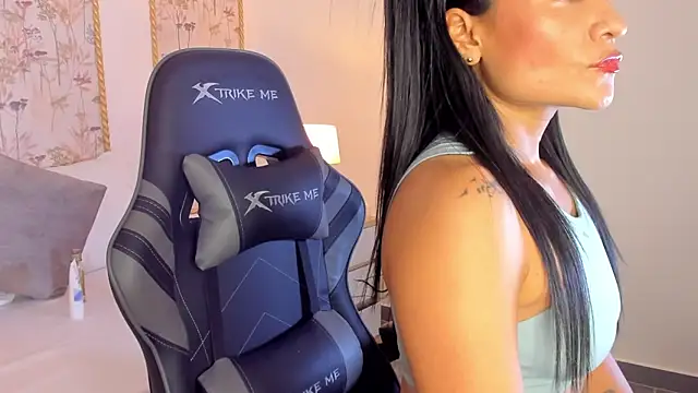 Snapshot of tabata69_ chatting on 10.17.25 tabata69 online show from 10.17.25