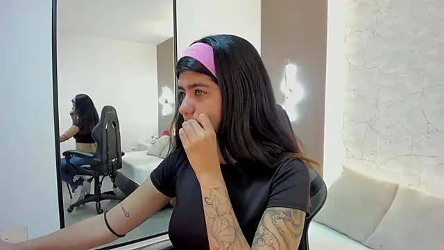 fiorella18  online show from 11.14.25