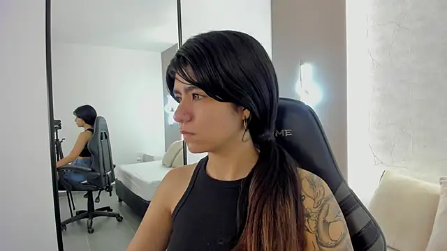 fiorella18  online show from 11.15.25