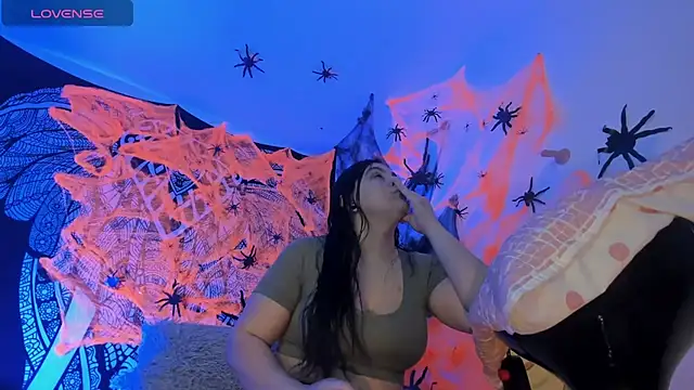 Snapshot of Anny_ferrer1 chatting on 10.28.25 Anny ferrer1 online show from 10.28.25