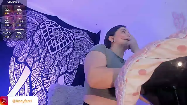 Snapshot of Anny_ferrer1 chatting on 11.20.25 Anny ferrer1 online show from 11.20.25