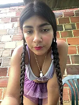 Snapshot of Sweed-virgin-pussy chatting on 10.14.25 Sweed-virgin-pussy online show from 10.14.25