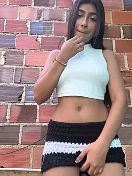 Snapshot of Sweed-virgin-pussy chatting on 10.26.25 Sweed-virgin-pussy online show from 10.26.25