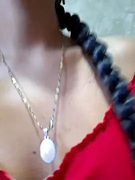 Snapshot of Sweed-virgin-pussy chatting on 12.14.25 Sweed-virgin-pussy online show from 12.14.25