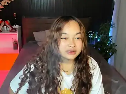 Snapshot of UrFavouriteCravings chatting on 10.19.25 UrFavouriteCravings online show from 10.19.25