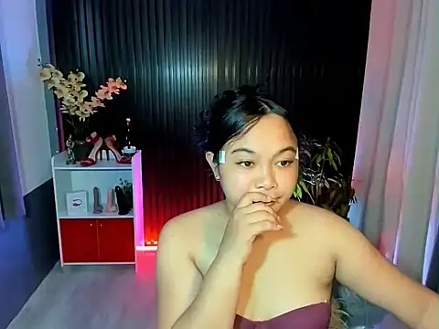 Snapshot of UrFavouriteCravings chatting on 11.02.25 UrFavouriteCravings online show from 11.02.25