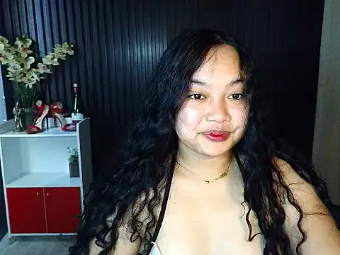 Snapshot of UrFavouriteCravings chatting on 11.20.25 UrFavouriteCravings online show from 11.20.25