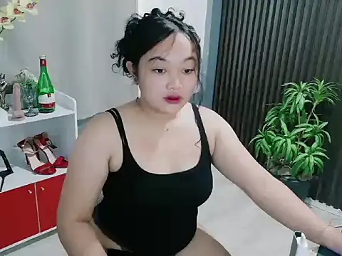 Snapshot of UrFavouriteCravings chatting on 12.15.25 UrFavouriteCravings online show from 12.15.25