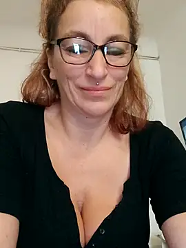 Fifi83Bell online show from 11.16.25