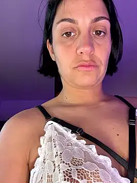 LaPetiteKim online show from 11.24.25