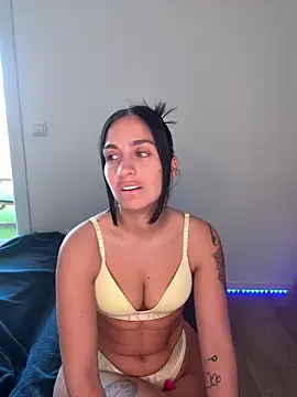 LaPetiteKim online show from 04.17.26