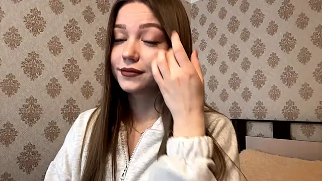 KissMeViolet online show from 10.01.25