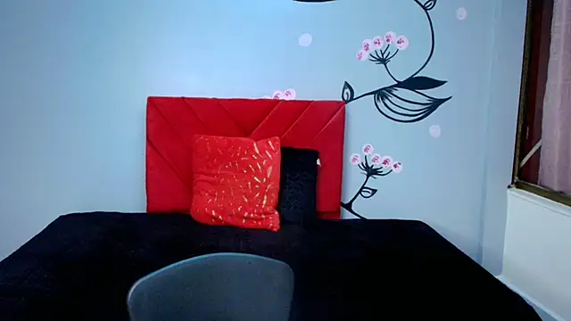 Charlotte  Gray online show from 10.31.25