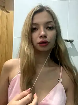  Siennaaa  online show from 10.28.25