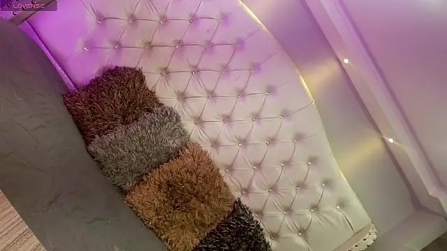 Miranda Collins online show from 10.26.25