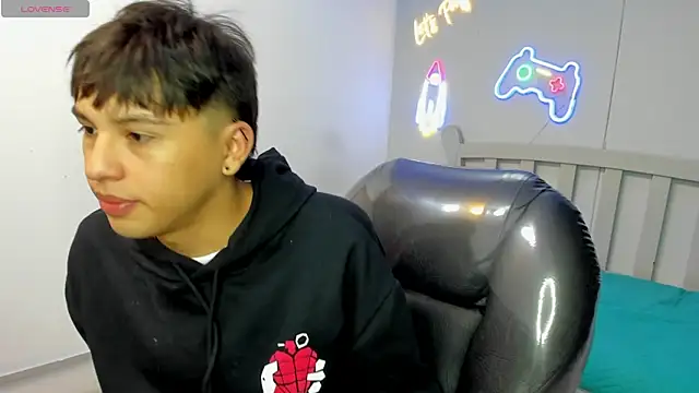 StiwenTwink online show from 11.07.25