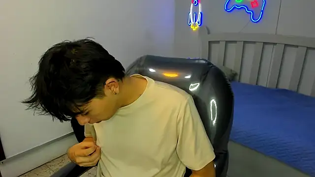 StiwenTwink online show from 11.19.25