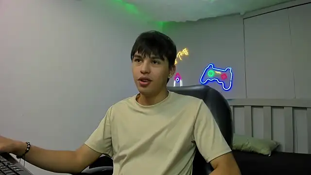 StiwenTwink online show from 12.05.25