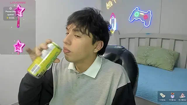 StiwenTwink online show from 12.17.25