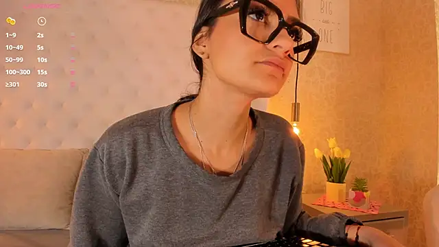 Snapshot of abriana_quintana chatting on 10.20.25 abriana quintana online show from 10.20.25