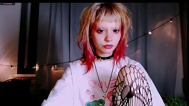 Snapshot of Pink_K1tty chatting on 10.15.25 Pink K1tty online show from 10.15.25