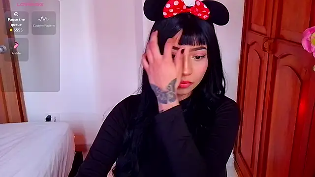 Snapshot of emma_web_ chatting on 11.11.25 emma web online show from 11.11.25