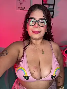 Snapshot of Solaangel_ chatting on 10.04.25 Solaangel online show from 10.04.25