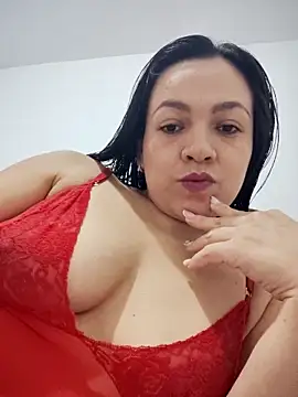 Snapshot of LindaSalo33 chatting on 10.12.25 LindaSalo33 online show from 10.12.25