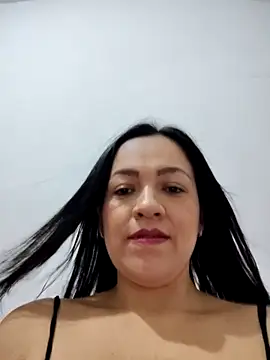 Snapshot of LindaSalo33 chatting on 10.20.25 LindaSalo33 online show from 10.20.25