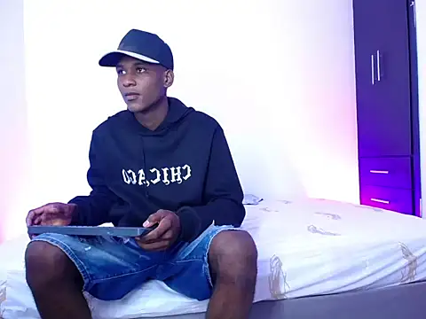 Snapshot of TITAN_SEX333 chatting on 10.06.25 TITAN SEX333 online show from 10.06.25