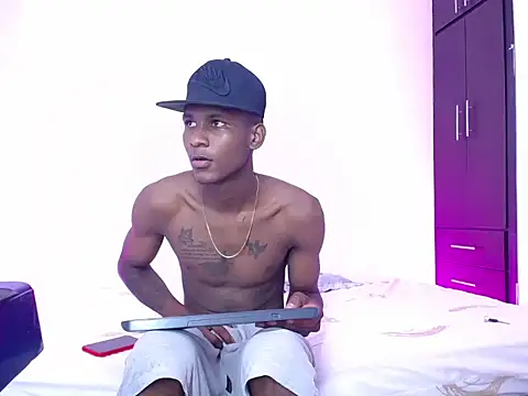 Snapshot of TITAN_SEX333 chatting on 10.14.25 TITAN SEX333 online show from 10.14.25